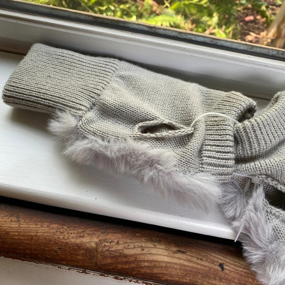 Jocelyn Grey  Faux Fur Fingerless Gloves - Picture 6 of 8